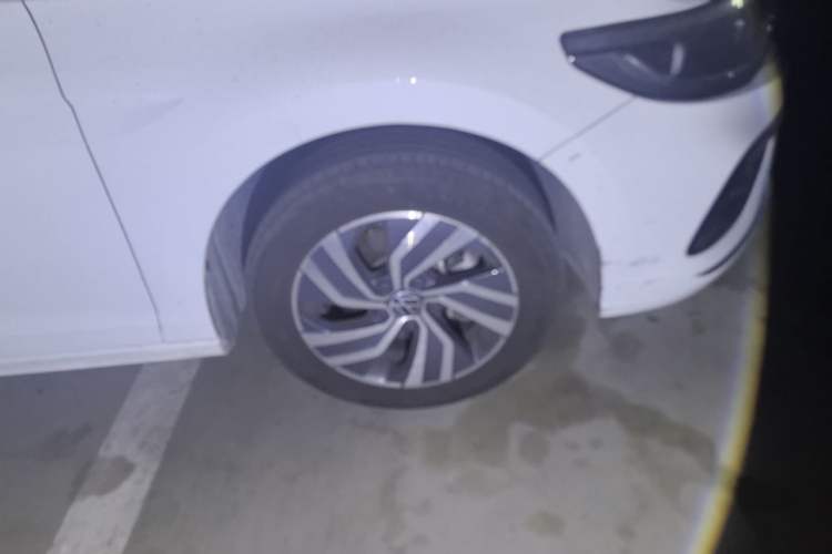 Used Volkswagen Bora 2023 280TSI DSG Comfort Edition Right Front Wheel Hub