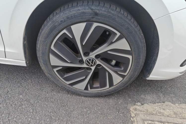 Used Volkswagen Bora 2023 200TSI DSG SmartDrive PRO Edition Right Front Wheel Hub