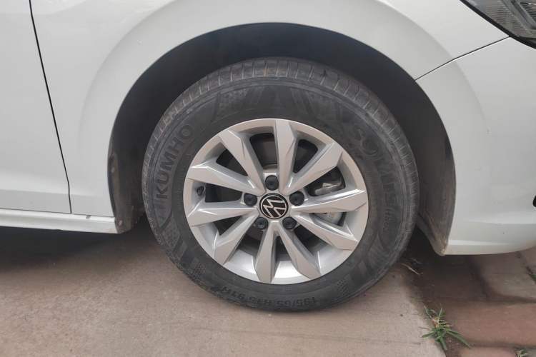 Used Volkswagen Bora 2023 200TSI DSG Comfort Edition Right Front Wheel Hub