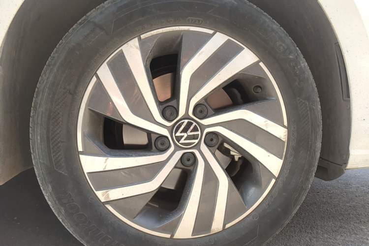 Used Volkswagen Bora 2023 200TSI DSG YueXing PRO Edition Right Front Wheel Hub