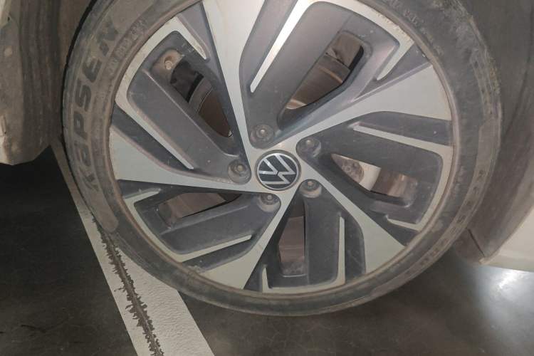 Used Volkswagen Bora 2023 200TSI DSG Smart Drive Version Right Front Wheel Hub