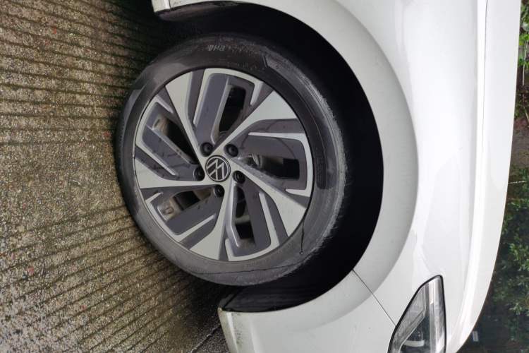 Used Volkswagen Bora 2023 300TSI DSG Prestige Edition Right Front Wheel Hub