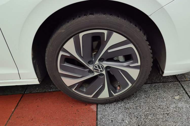 Used Volkswagen Bora 2023 200TSI DSG Smart Drive Version Right Front Wheel Hub