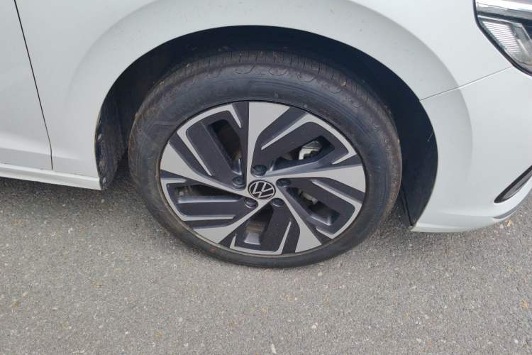 Used Volkswagen Bora 2023 280TSI DSG Prestige Edition Right Front Wheel Hub