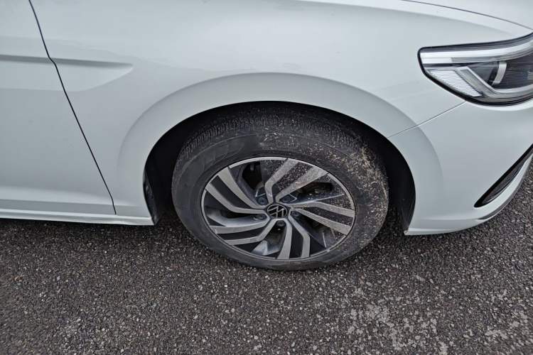 Used Volkswagen Bora 2023 200TSI DSG Enjoyment Edition Right Front Wheel Hub