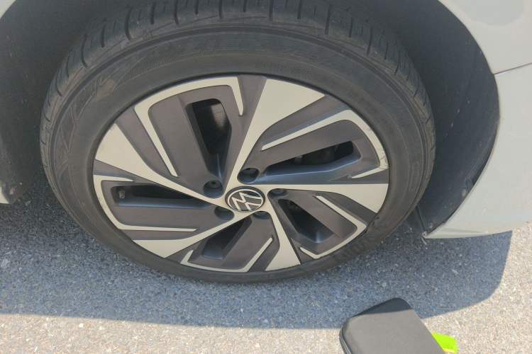Used Volkswagen Bora 2023 280TSI DSG Prestige Edition Right Front Wheel Hub