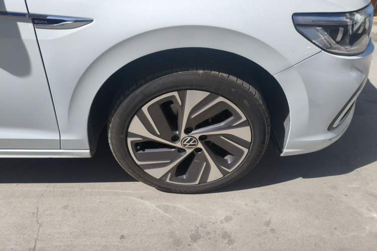 Used Volkswagen Bora 2023 280TSI DSG Prestige Edition Right Front Wheel Hub