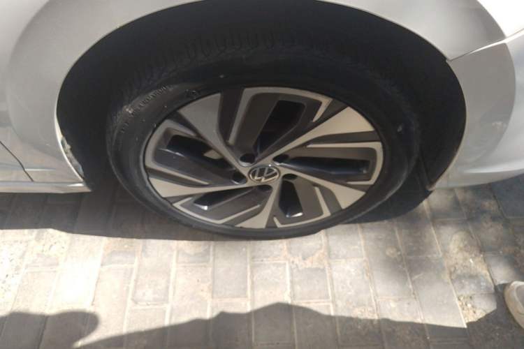 Used Volkswagen Bora 2023 200TSI DSG YueXing PRO Edition Right Front Wheel Hub