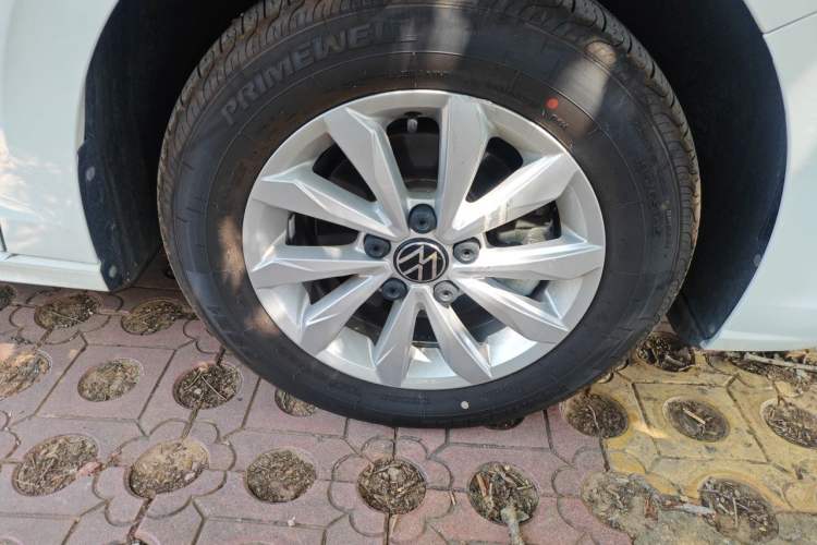 Used Volkswagen Bora 2023 200TSI DSG Comfort Edition Right Front Wheel Hub
