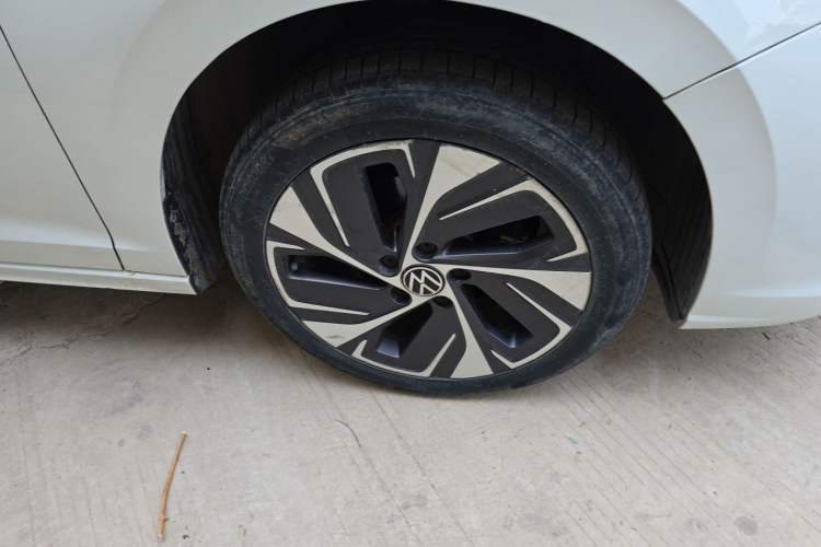 Used Volkswagen Bora 2023 Revised Version 200TSI DSG YueXing PRO Edition Right Front Wheel Hub