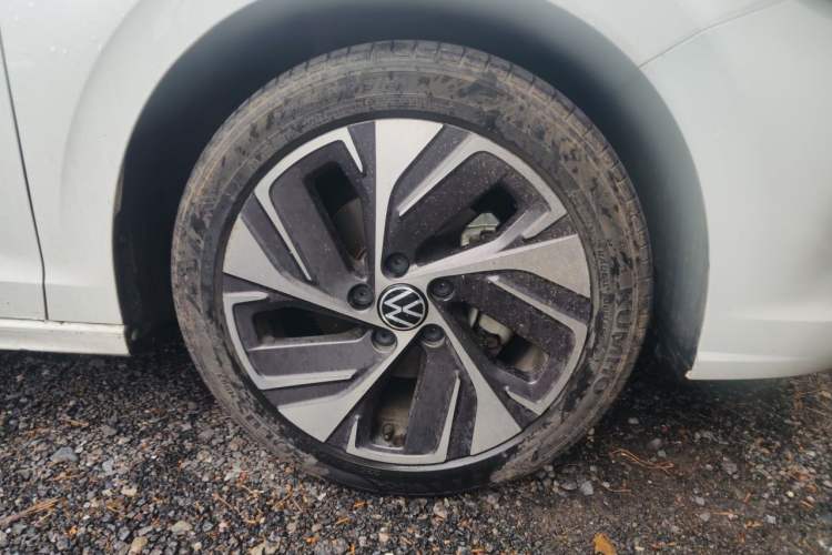 Used Volkswagen Bora 2023 280TSI DSG Prestige Edition Right Front Wheel Hub