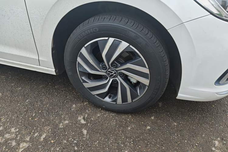 Used Volkswagen Bora 2023 200TSI DSG Smart Drive Version Right Front Wheel Hub