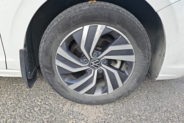 Used Volkswagen Bora 2023 200TSI DSG Smart Drive Version Right Front Wheel Hub