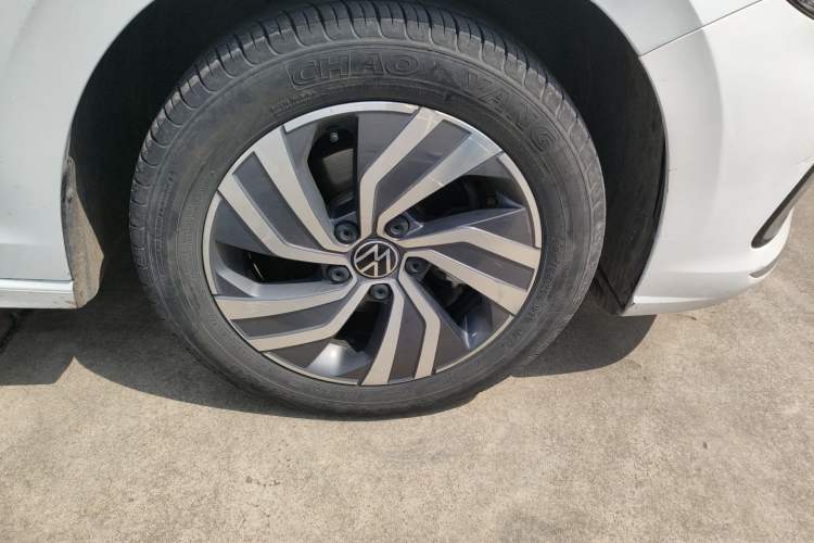 Used Volkswagen Bora 2023 200TSI DSG SmartDrive PRO Edition Right Front Wheel Hub