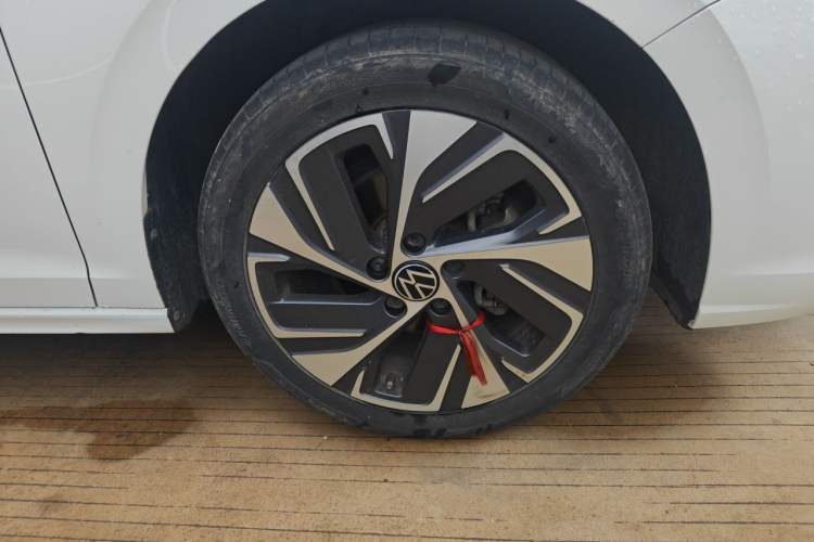 Used Volkswagen Bora 2023 300TSI DSG Prestige Edition Right Front Wheel Hub