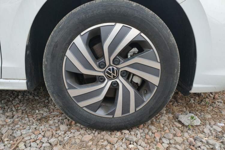 Used Volkswagen Bora 2023 280TSI DSG Comfort Edition Right Front Wheel Hub