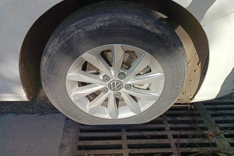 Used Volkswagen Bora 2023 200TSI DSG Comfort Edition Right Front Wheel Hub