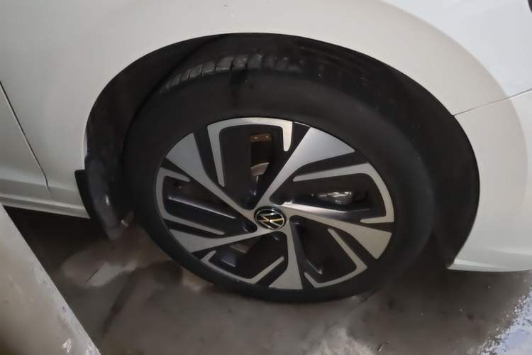 Used Volkswagen Bora 2023 200TSI DSG Smart Drive Version Right Front Wheel Hub