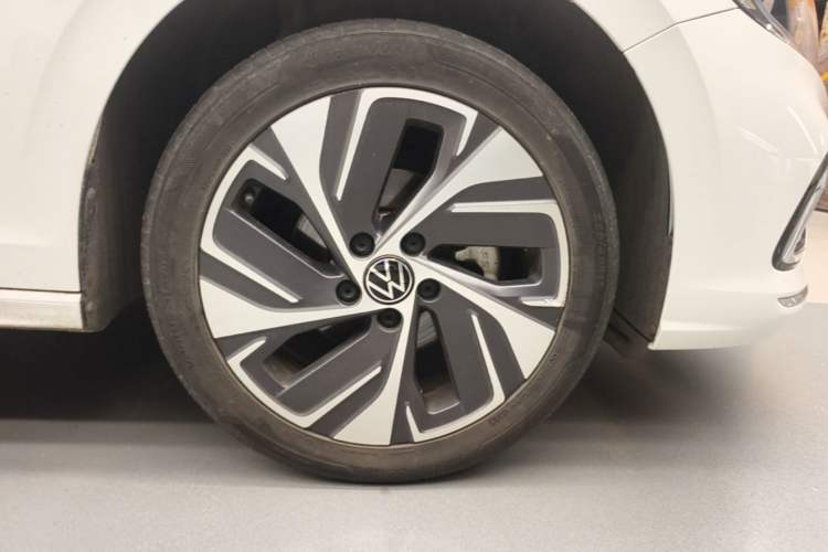Used Volkswagen Bora 2023 200TSI DSG YueXing PRO Edition Right Front Wheel Hub