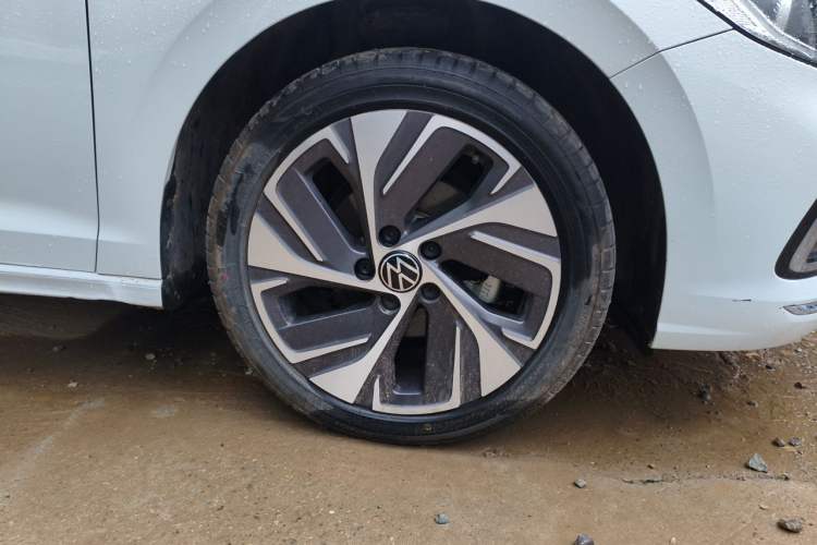 Used Volkswagen Bora 2023 200TSI DSG YueXing PRO Edition Right Front Wheel Hub