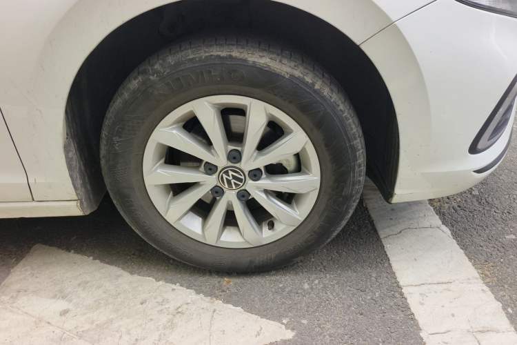 Used Volkswagen Bora 2023 200TSI DSG Comfort Edition Right Front Wheel Hub