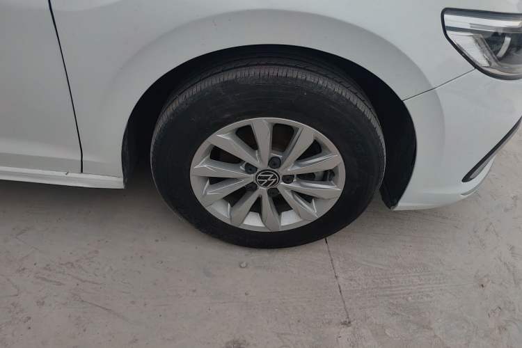 Used Volkswagen Bora 2023 200TSI DSG Comfort Edition Right Front Wheel Hub