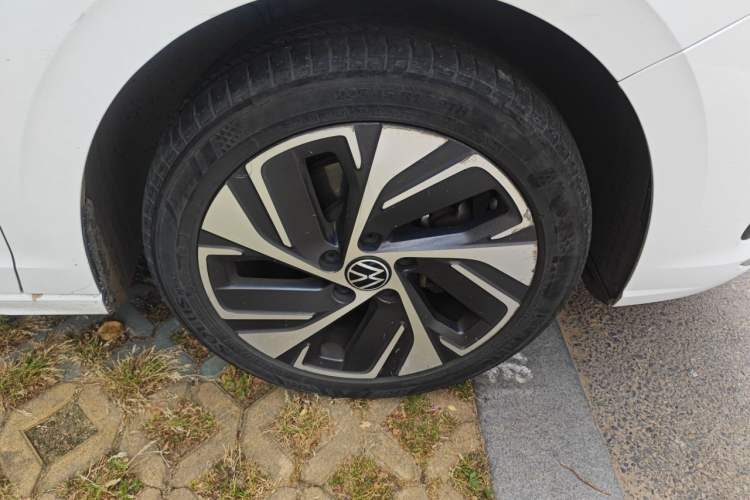 Used Volkswagen Bora 2023 280TSI DSG Prestige Edition Right Front Wheel Hub