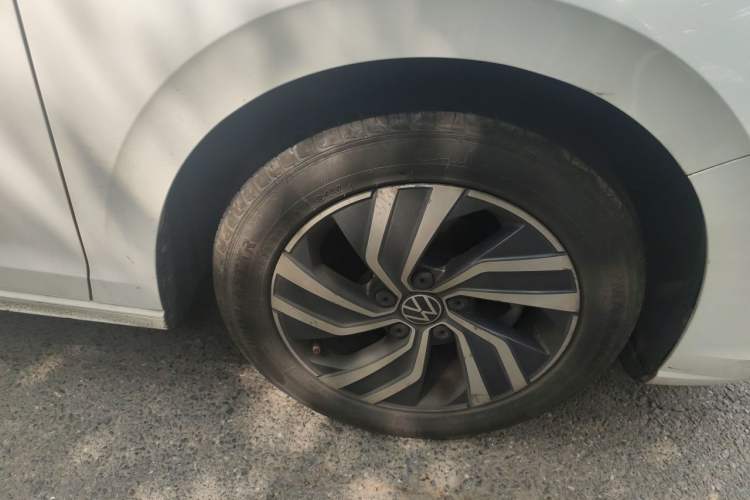 Used Volkswagen Bora 2023 200TSI DSG Smart Drive Version Right Front Wheel Hub