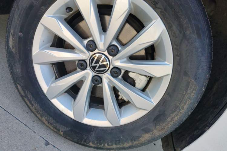 Used Volkswagen Bora 2023 200TSI DSG Comfort Edition Right Front Wheel Hub