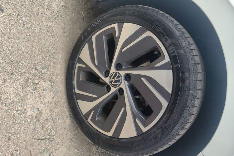 Used Volkswagen Bora 2023 280TSI DSG Prestige Edition Right Front Wheel Hub