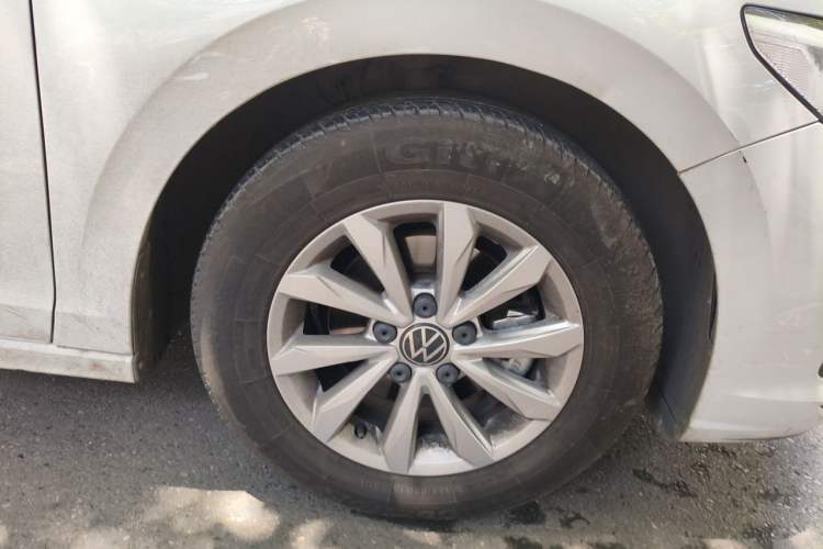 Used Volkswagen Bora 2023 1.5L Automatic Changer Limited Edition Right Front Wheel Hub