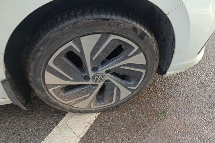 Used Volkswagen Bora 2023 200TSI DSG YueXing PRO Edition Right Front Wheel Hub