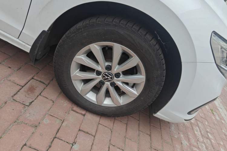 Used Volkswagen Bora 2023 1.5L Automatic Changer Limited Edition Right Front Wheel Hub