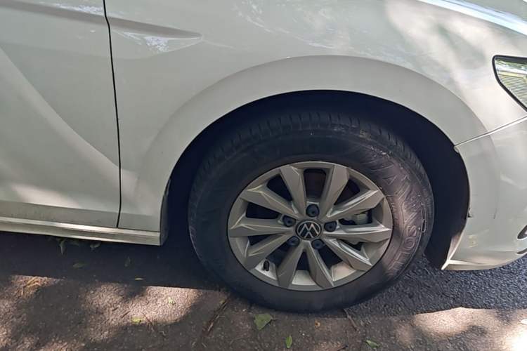 Used Volkswagen Bora 2023 200TSI DSG Comfort Edition Right Front Wheel Hub