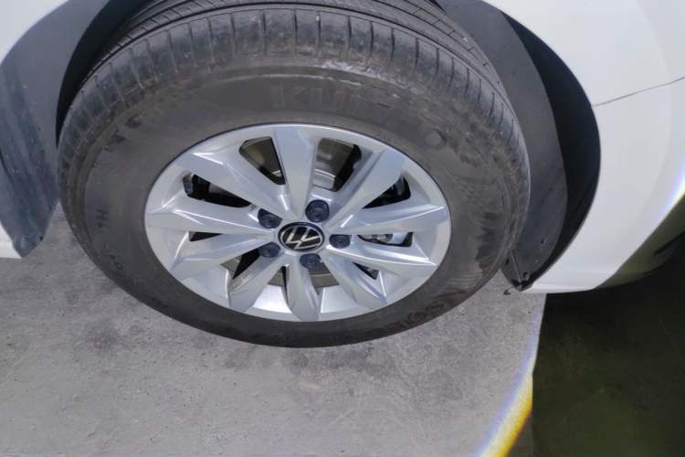 Used Volkswagen Bora 2023 1.5L Automatic Changer Limited Edition Right Front Wheel Hub