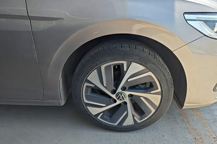 Used Volkswagen Bora 2023 200TSI DSG YueXing PRO Edition Right Front Wheel Hub