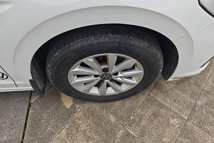 Used Volkswagen Bora 2023 1.5L Automatic Changer Limited Edition Right Front Wheel Hub