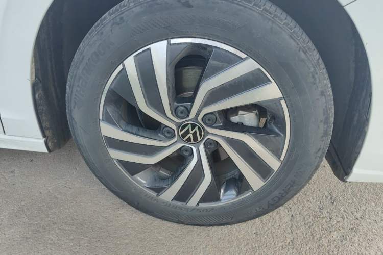 Used Volkswagen Bora 2023 200TSI DSG Smart Drive Version Right Front Wheel Hub