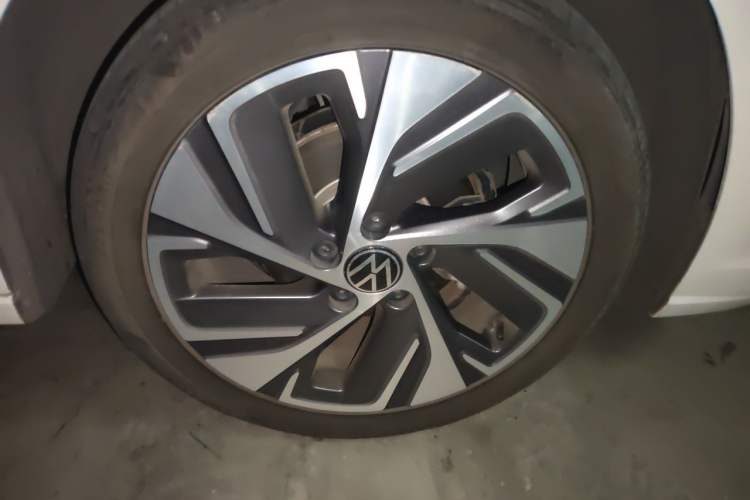 Used Volkswagen Bora 2023 200TSI DSG YueXing PRO Edition Right Front Wheel Hub