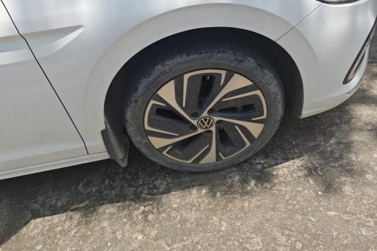 Used Volkswagen Bora 2023 200TSI DSG SmartDrive PRO Edition Right Front Wheel Hub