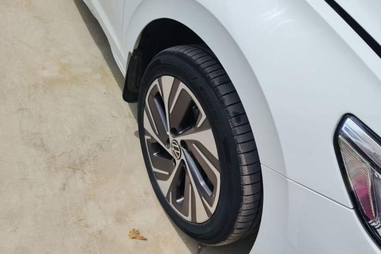 Used Volkswagen Bora 2023 200TSI DSG YueXing PRO Edition Right Front Wheel Hub