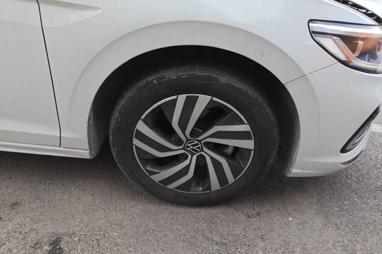 Used Volkswagen Bora 2023 200TSI DSG Smart Drive Version Right Front Wheel Hub