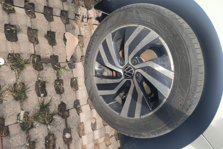 Used Volkswagen Bora 2023 200TSI DSG Enjoyment Edition Right Front Wheel Hub