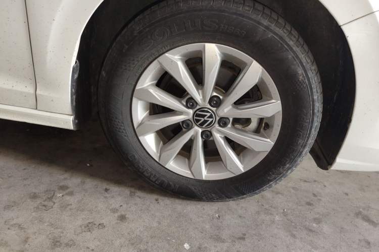Used Volkswagen Bora 2023 1.5L Automatic Changer Limited Edition Right Front Wheel Hub