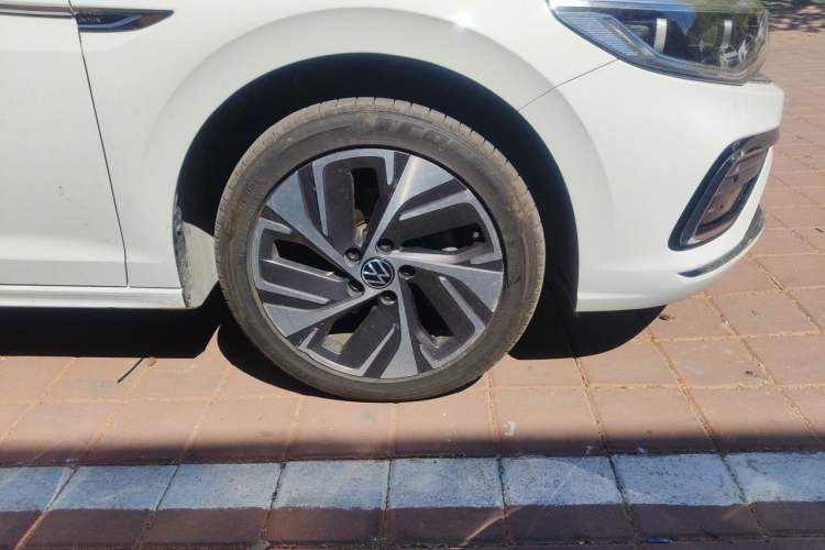 Used Volkswagen Bora 2023 280TSI DSG Prestige Edition Right Front Wheel Hub