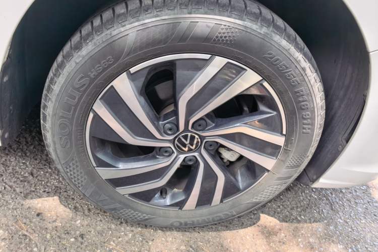 Used Volkswagen Bora 2023 200TSI DSG Smart Drive Version Right Front Wheel Hub