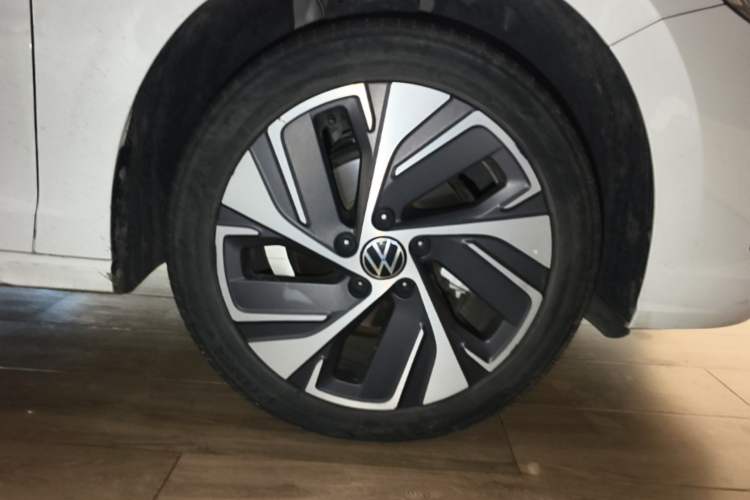 Used Volkswagen Bora 2023 200TSI DSG YueXing PRO Edition Right Front Wheel Hub