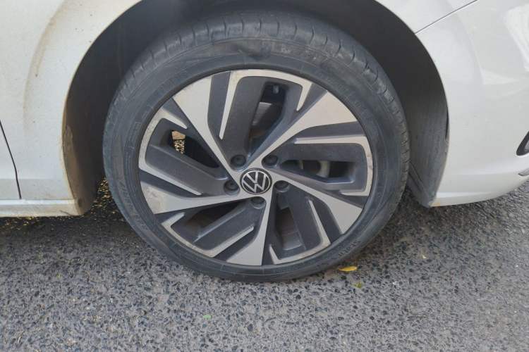 Used Volkswagen Bora 2023 280TSI DSG Prestige Edition Right Front Wheel Hub