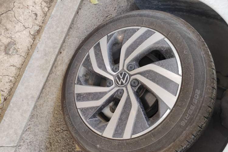 Used Volkswagen Bora 2023 200TSI DSG Enjoyment Edition Right Front Wheel Hub