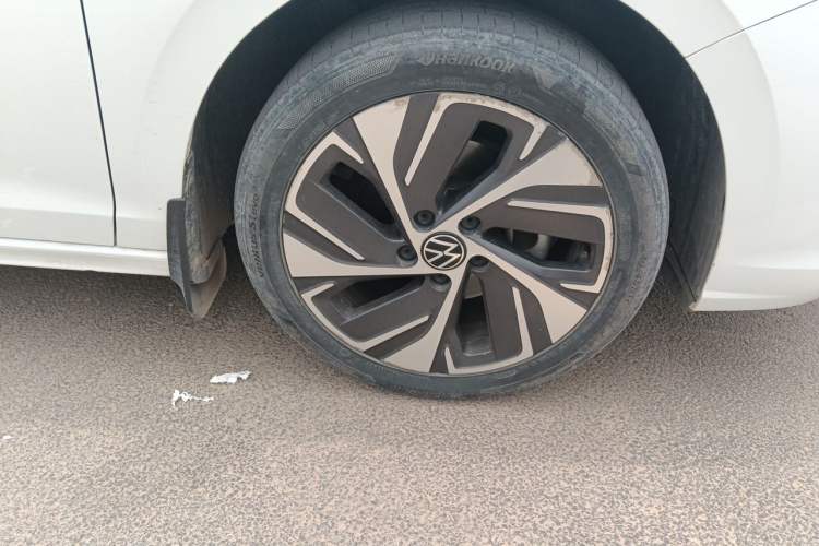 Used Volkswagen Bora 2023 300TSI DSG Prestige Edition Right Front Wheel Hub